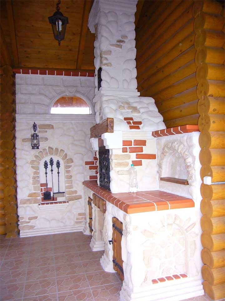 壁炉和火炉在一个木房子和浴 - 照片