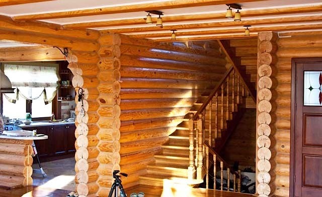 一个交钥匙木房子的建筑由日志做成