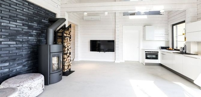 烤箱在一个木房子里