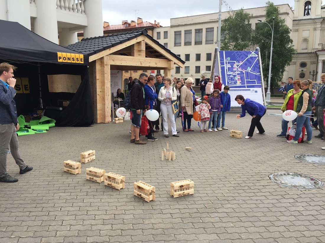 在明斯克芬兰文化日的“Archiline”在芬兰城镇“Molka”Mölkky（Melka）举办一系列游戏
