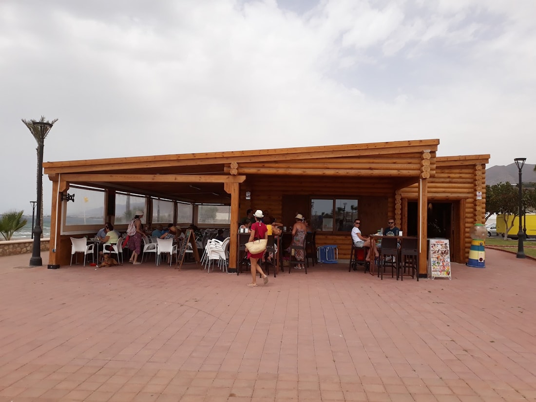 建造木制餐馆。西班牙的餐厅“ElGaleón”
