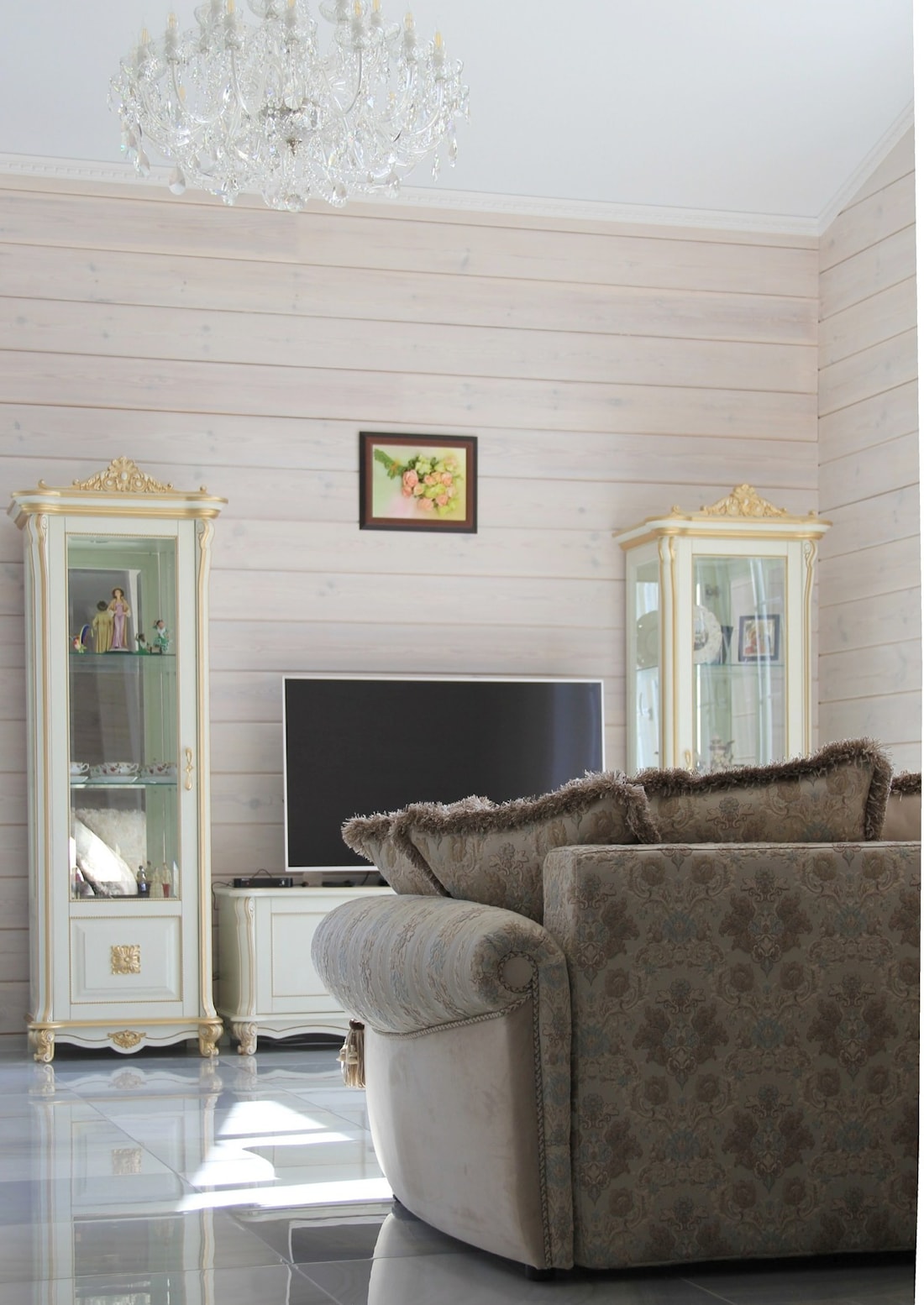 Casa de madera gris de chapa de madera laminada con dos dormitorios, proyecto "Salud"