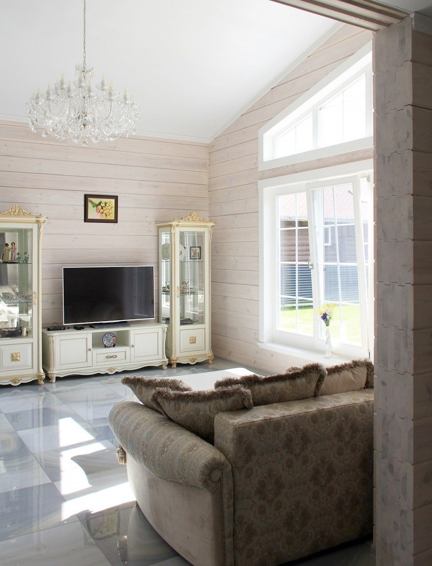 Casa de madera gris de chapa de madera laminada con dos dormitorios, proyecto "Salud"