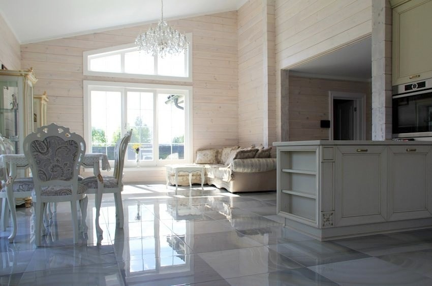 Casa de madera gris de chapa de madera laminada con dos dormitorios, proyecto "Salud"