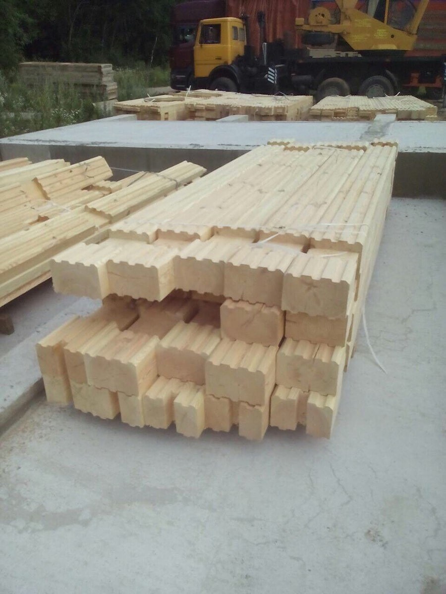 Madera perfilada de humedad natural