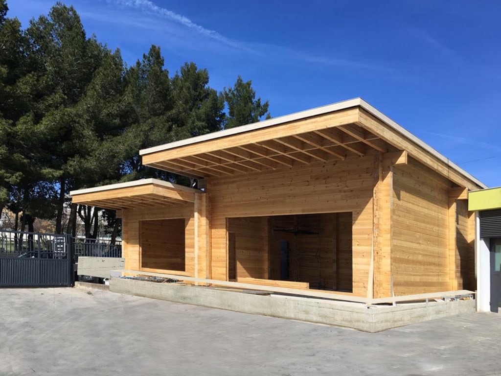 Trehus med flatt tak i Italia, prosjekt "Italia"