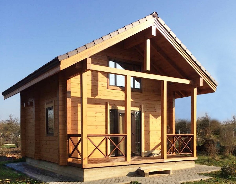 Yapıştırılmış kirişlerden "Ukrayna" yapılmış ahşap ev, 47 m2  