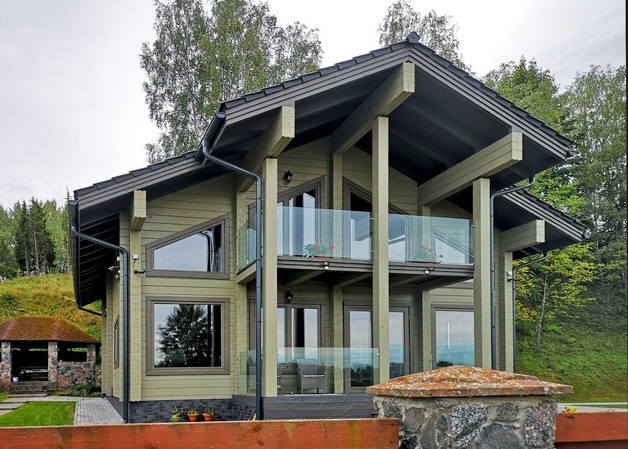 Дом из клеенного бруса с террасой и печью