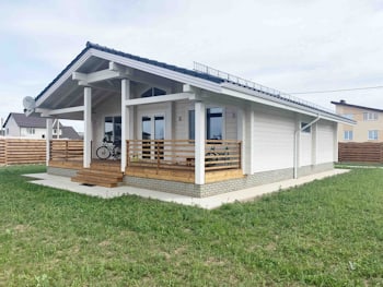 Casă din lemn din lemn de furnir laminat cu terasă „Eurodom” de 82 m²