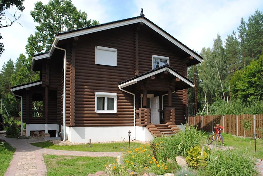 Maison en bois (kinostudio) superficie 227m²  
