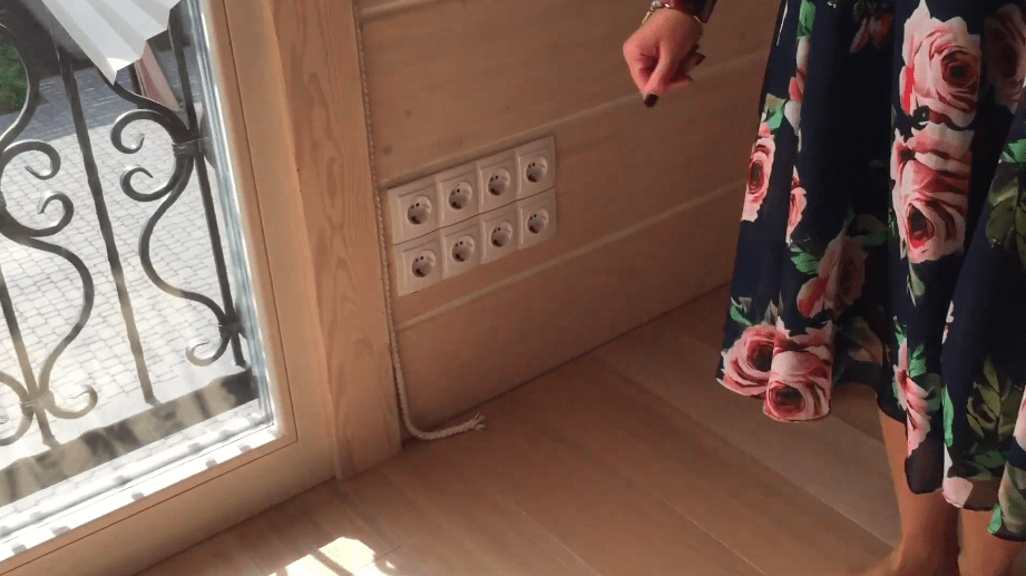 L’électricité dans une maison en bois