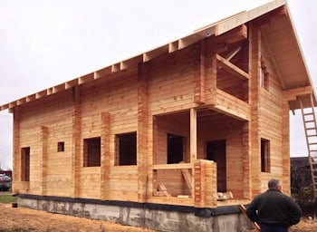 Construction d'une maison en bois