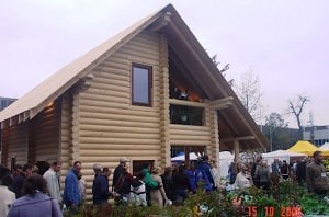 Wooden house assembly in Poland in 11 days  