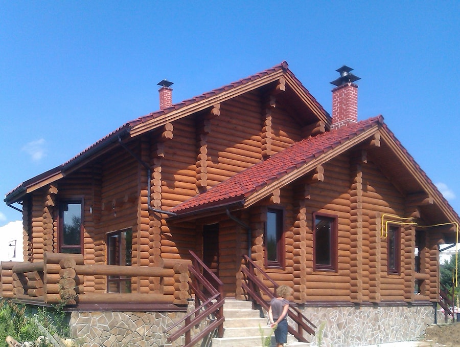 从圆形日志“传教士”建造木屋