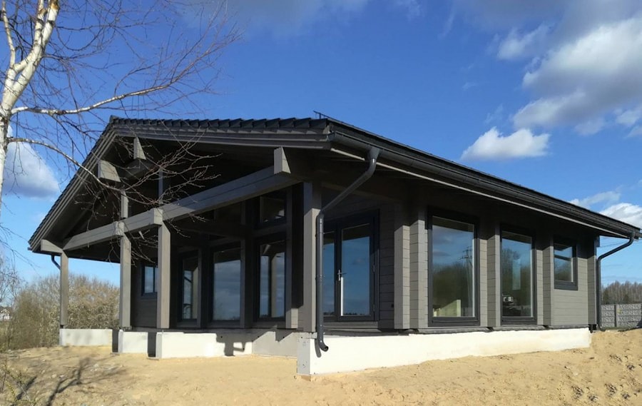 Yapıştırılmış kirişlerden yapılmış İskandinav ahşap ev. "Dina's Morning" Projesi 110 m2. Belarus